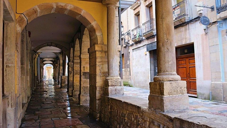 Avilés, ciudad de arcos empedrados